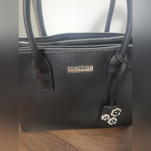Kenneth Cole Reaction Large Black Tote Style Purse / Handbag - Picture 11 of 11